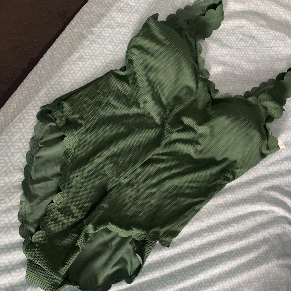 Aerie one piece green scallop bathing suit
